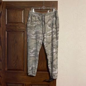 camo joggers size large